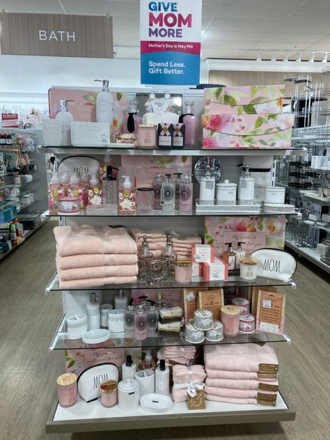 Skincare Merchandising, Skincare Retail Display Ideas, Skincare Store Display, Bathroom Accessories Display Showroom, Bath Product Retail Display, Homegoods Endcaps, Merchandise Ideas, Home Goods Store, Retail Displays