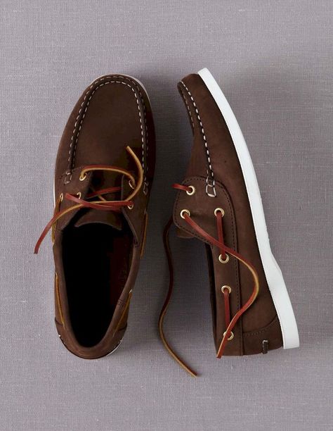 Brown boat shoes Best Boat Shoes, Sailing Shoes, Mens Dress Shoes Guide, Style Ideas For Men, Boat Shoes Fashion, Boden Usa, Men With Street Style, Mens Summer Shoes, Best Shoes For Men