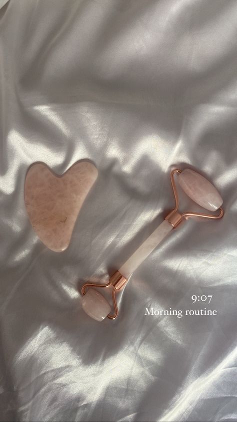 Gua sha and face roller 💗 Cuarzo rosa 💕 Pink Gua Sha, Gua Sha Aesthetic, Guasha Stone, Skin Care List, Gua Sha Facial, Soft Life, Perfect Skin Care Routine, Clear Face, Natural Anti Aging