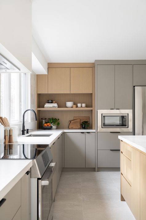 A modern minimalist Japandi-inspired kitchen with grey cabinets and wooden slat details No Corner Kitchen, Minimalist Home Design Ideas, Japandi Style Kitchen, Kitchen With Open Shelving, Minimal Kitchen, Interior Design Kitchen Small, Minimalist Kitchen Design, Japandi Interior, Studio Kitchen