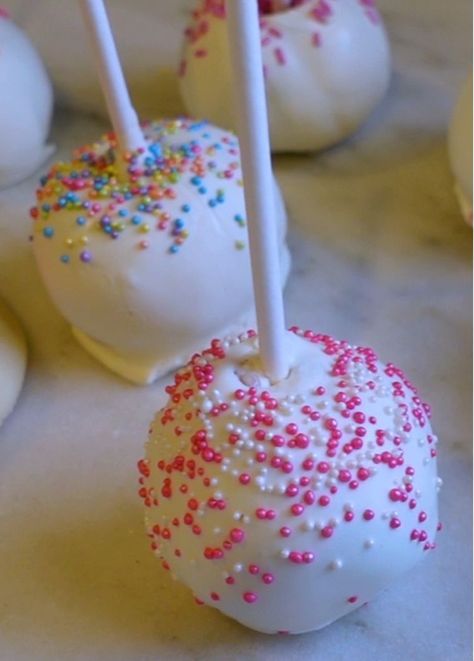 Easiest Cake Pops Ever Store Bought Cookies, No Bake Cake Pops, Cake Pop Recipe Easy, Easiest Dessert, Sugar Cookie Cakes, Cake Pop Decorating, Cake Pops How To Make, Iced Sugar Cookies, Cake Pop Recipe