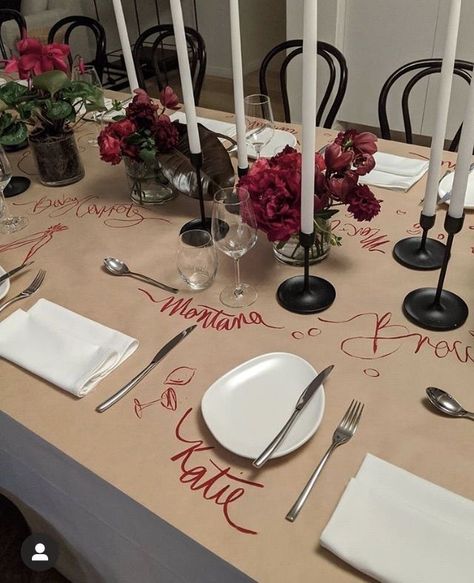 Hosting Era, Birthday Dinner Party, Dinner Party Table, Christmas Dinner Party, Tafel Decor, Galentines Party, Birthday Dinner, Party Inspo, Birthday Dinners