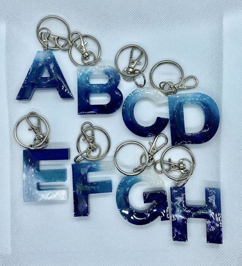 Blue Resin Keychain, Resin Keychain Ideas, Diy Resin Keychain, Resin Letters, Keychain Blue, Mermaid Bag, Keychain Ideas, Blue Keychain, Epoxy Resin Diy