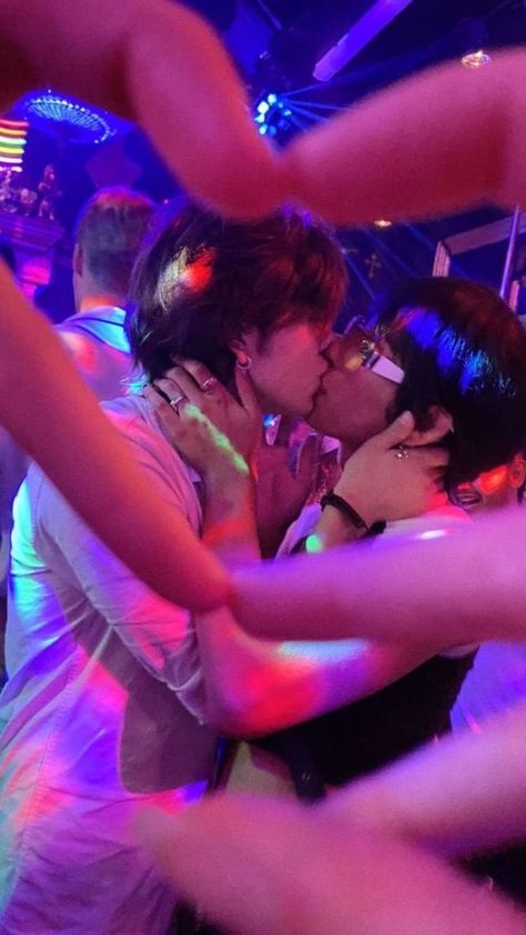 Couple In Club Night, Queer Club Aesthetic, Gay Bar Aesthetic, Gay Lovers Pics Aesthetic, Gay Date Aesthetic, Gay Sleepover, Gay Lovers Pics, Gay Club Aesthetic, Making Out At The Club