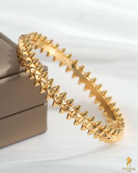 Gold Bracelet For Women, Street Style Trends, Minimal Jewelry, Jewelry Lookbook, Fabulous Jewelry, Affordable Jewelry, Gold Collection, Gold Jewellery Design, Small Jewelry