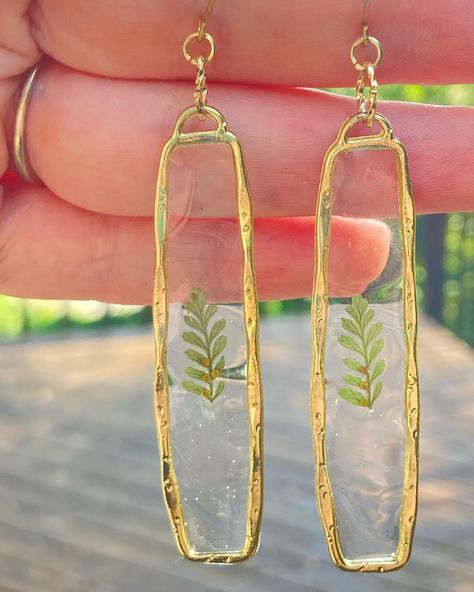 Fern Resin Earrings. Simple but perfect for every occasion! Link in bio. #etsyshop #etsyseller #etsy #resinjewelry #handmadejewelry #forher Resin Earrings Diy, Dried Fern, Flower In Resin, Dried Plants, Resin Jewelry Diy, Making Stuff, Earring Making, Earrings Diy, Homemade Jewelry