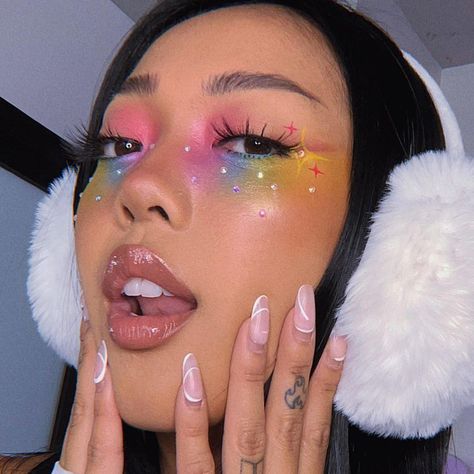 Nava Rose on Instagram: "happy pride month babies 🌈💖✨🫶🏼 makeup ib: @naezrahlooks eyes: @colourpopcosmetics @ eyeliner + lips: @maccosmetics brows:…" Pride Month Makeup Looks, Pride Month Makeup, Nava Rose, Makeup Pride, Eyeliner Lips, Baby Makeup, The Letter T, Eyeshadow Ideas, Pride Makeup