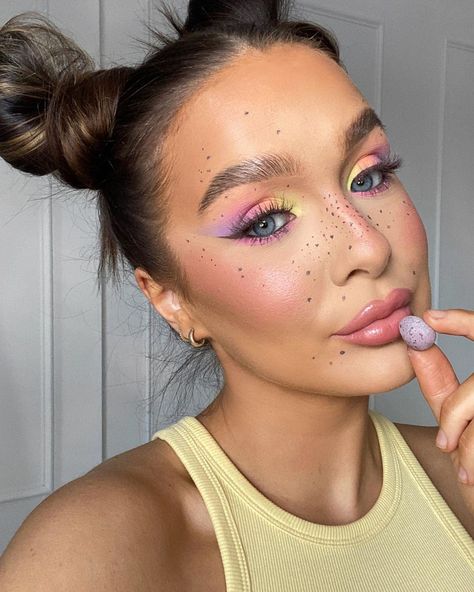 HELEN WILLIS MAKE UP on Instagram: “HAPPY EASTER 🐣 I thought I would try some Mini Egg glam for the occasion 🍫 inspired by @makeupbysamanthaharvey Products used:…” Simple Easter Makeup, Easter Makeup Ideas, Easter Makeup Looks, Makeup Ideas Simple, Makeup Looks Simple, Baby Blue Eyeshadow, Soft Pink Lipstick, Makeup Look Ideas, Pastel Eyeshadow