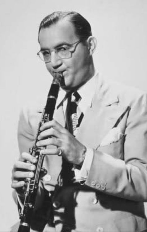 Benny Goodman Benny Goodman, Jefferson Memorial, Studio Portrait, Jazz Musicians, Big Band, Studio Portraits, Great Love, Suit And Tie, Horn