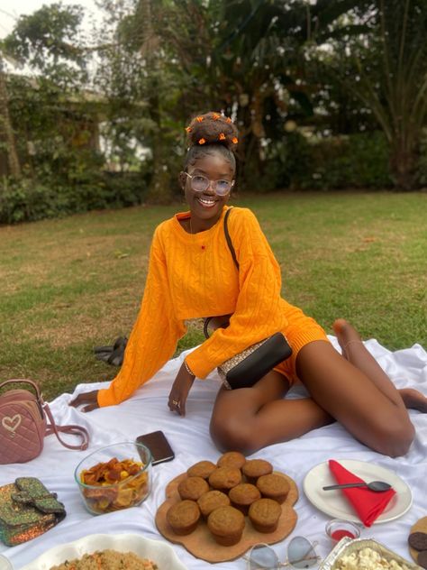 Picnic Inspo, Picnic Outfit, Picnic Date, Useful Life Hacks, Photoshoot Ideas, Photography Poses, Life Hacks, Dates, Black Women