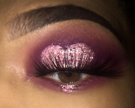 Valantain Day Makeup, Valentines Looks Makeup, Gothic Valentines Day Makeup, Makeup Ideas Valentines Day, Valintens Makeup Looks, Easy Valentine’s Day Makeup, Galentines Makeup, Simple Valentine’s Day Makeup, Makeup St Valentin