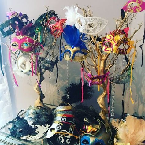 Mask Display, Masquerade Centerpieces, Masquerade Sweet 16, Masquerade Dance, Masquerade Party Ideas, Masquerade Party Decorations, Mardi Gras Centerpieces, Masquerade Ball Party, Masquerade Prom