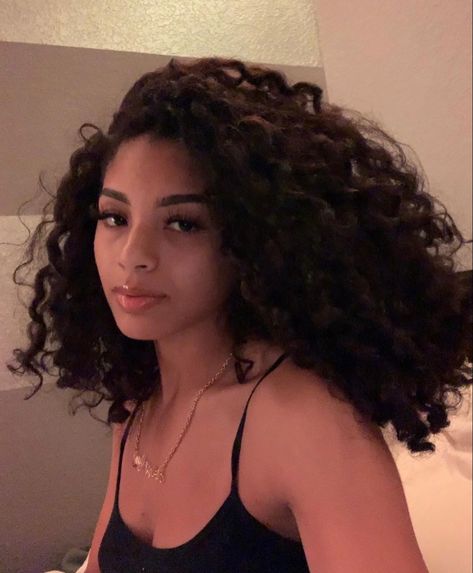 Black Frizzy Hair, You Get Me, Mode Zara, Cute Curly Hairstyles, Curly Hair Women, Baddie Hairstyles, Frizzy Hair, Dream Hair, Hair Journey