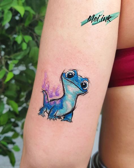 Frozen Lizard Tattoo, Frozen 2 Tattoo Ideas, Bruni Tattoo, Dory Tattoo, Disney Watercolor Tattoo, Disney Characters Tattoos, Cartoon Legs, Matching Tattoos For Couples, Disney Inspired Tattoos