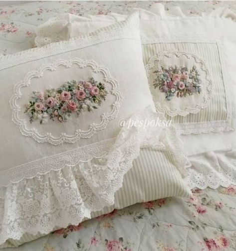 Fancy Pillows, Sulaman Pita, Designer Bed Sheets, Cushion Embroidery, Shabby Chic Pillows, Ribbon Embroidery Tutorial, Boho Styl, Bantal Sofa, Cushion Cover Designs