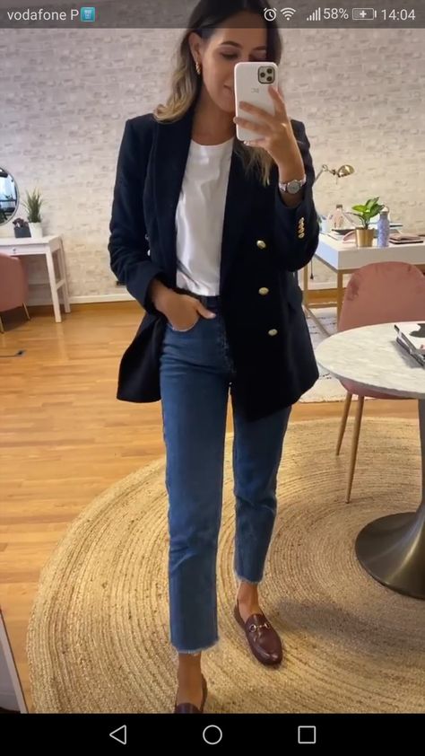 Navy Wool Blazer Outfit Women, Navy Corduroy Blazer Outfit Women, Navy Blazer Jeans Outfit Women, Blue Jean Blazer Outfits For Women, Styling Blue Blazer Women, Outfit With Navy Blue Blazer, Navy Linen Blazer Outfit Women, Navy Blazer Casual Outfit, Blue Linen Blazer Outfit Women