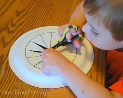 Space Activities Preschool, Simple Stem Activities, Galaxy Crafts, Space Theme Preschool, Space Crafts For Kids, Alien Crafts, Fly Craft, Diy Space, Kid Friendly Crafts