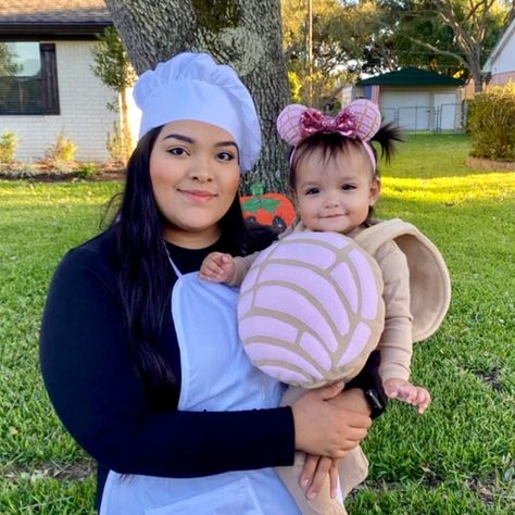 The costume you & your family have dreamed of. Celebrate the season with a classic. Pan dulce Concha Costume! Ships September 2023 - Order now for lower price, guaranteed Halloween delivery! Size: 2T-5T, Small - XL Kids - (2t-3t pictured) Machine washable and durable Easy to put on design, True to size Super soft hypoallergenic material No exposed harsh edges *ONE OF A KIND Exclusive proprietary design! pan dulce costume, Halloween concha costume for kids Baby Concha Costume, Pan Dulce Costume, Mommy And Me Matching Halloween Costumes, Parents Halloween Costumes, Halloween Costumes For Kids Scary, Mommy And Me Halloween Costumes Boys, Hispanic Halloween Costumes, Family Costume Ideas For 3, Family Of Three Halloween Costumes