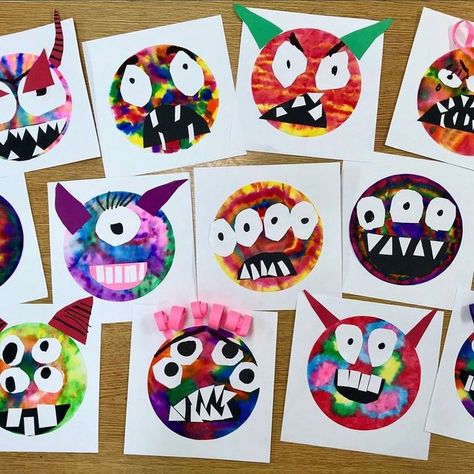 @amymcreynolds on Instagram: "Love these MONSTROUSLY COLORFUL MONSTERS! CUTE NOT CREEPY! Lesson from @2art.chambers .😊THANK YOU!😊 These were done by my first graders a couple of years ago. I am doing these with my PreK kiddos this year, but I’m making the collaged faces “easy prep” for me and age appropriate for these students with precut geometric shapes and shape stickers. These are so FUN for the kids and the outcomes are hilarious! #cutenotcreepy #kidsart #kidsartwork #artforkids #elementa Preschool Monster Art, Monster Crafts Preschool, Color Monster Craft, Crafts For First Graders, Collage Activities, Shape Monster, Monster Collage, Prek Halloween, Halloween Maternelle