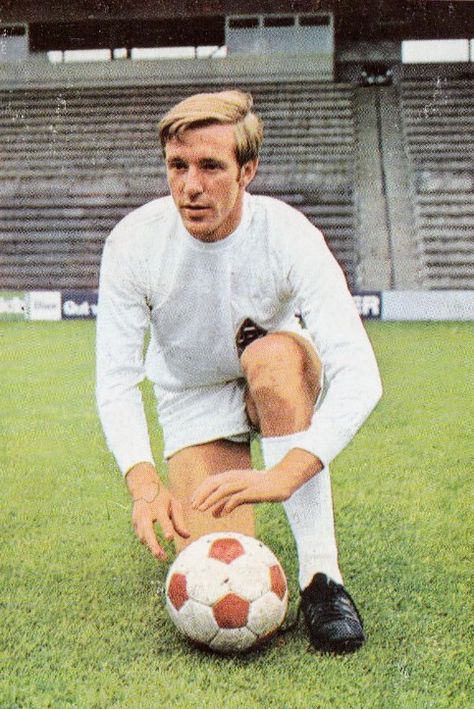 Gunter Netzer of Borussia Moenchengladbach in 1968. Gunter Netzer, Panama Hat, 1960s, Football, American Football