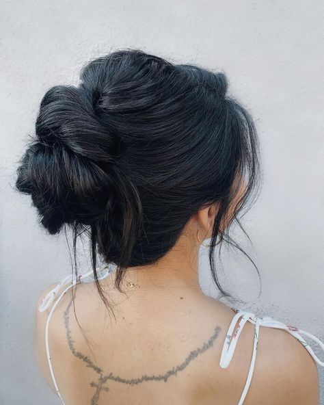 OC | BOHO BRIDAL HAIR on Instagram: “MODERN FRENCH TWIST ✖️✖️ all the brunette inspo for your Monday feed 🖤🖤 off to a trial, then responding to emails today!😘😘” Modern French Twist, Modern French Twists, Brunette Updo, Boho Bridal Hair, Modern French, Brown Wedding, French Twist, Beautiful Mess, Country Club Wedding