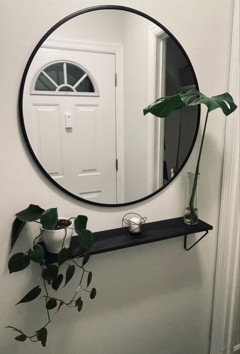 Entrance Mirror, Hall Mirrors, Narrow Entryway, Bathroom Design Black, Corridor Design, Diy Home Decor Crafts, Entryway Mirror, Small Entryways, Circle Mirror