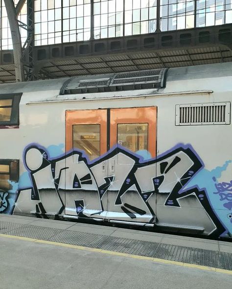 Chrome Graffiti, Train Selfie, Graffiti Sketches, Graffiti Pieces, Graffiti Books, Train Graffiti, Graffiti Wildstyle, Graffiti Text, Graffiti Piece