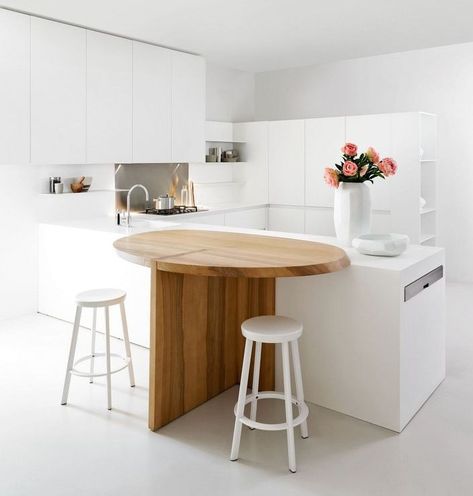 Unique Countertops, Small White Kitchens, White Kitchen Table, Minimalist Dekor, Kitchen Breakfast Nooks, Small Kitchen Tables, Kitchen Layout Plans, Small Kitchen Layouts, Minimalist Kitchen Design