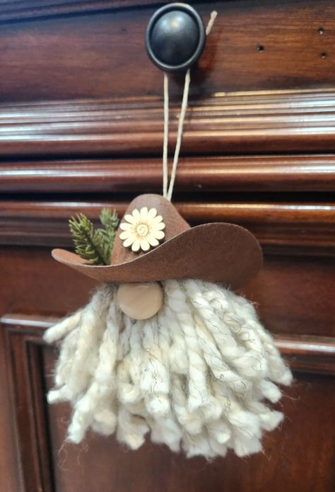 Diy Cowboy Christmas Ornaments, Cowboy Christmas Decorations Diy, Cowboy Hat Ornaments, Cowboy Gnomes Diy, Cowboy Christmas Ornaments, Western Christmas Tree Ornaments, Christmas Cowboy Hat, Gnomes Tutorial, Cowboy Gnome