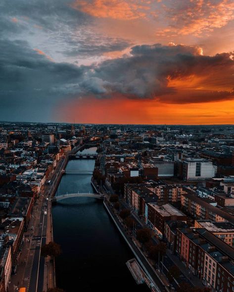 1,293 Likes, 13 Comments - Dublin Explore 🇮🇪 (@dublin.explore) on Instagram: “Golden hour views 🌇 • 📸: @dermotgarland” Travel With Infant, Dublin Ireland Photography, Travel With Baby, Visit Dublin, Ireland Photography, View Photography, Dublin City, Republic Of Ireland, Travel Illustration