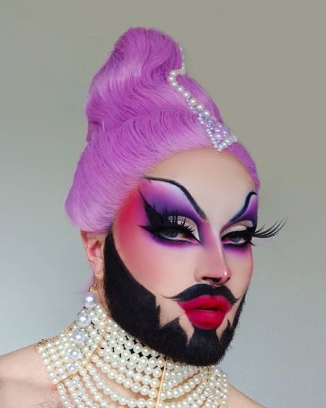 Drag Makeup With Beard, Drag Makeup Looks Easy, Dragula Drag Queens, Drag Queens Makeup, Drag Looks Make Up, Drag Queen Halloween Costume, Beginner Drag Makeup, Drag Eyebrows, Goth Drag Queen