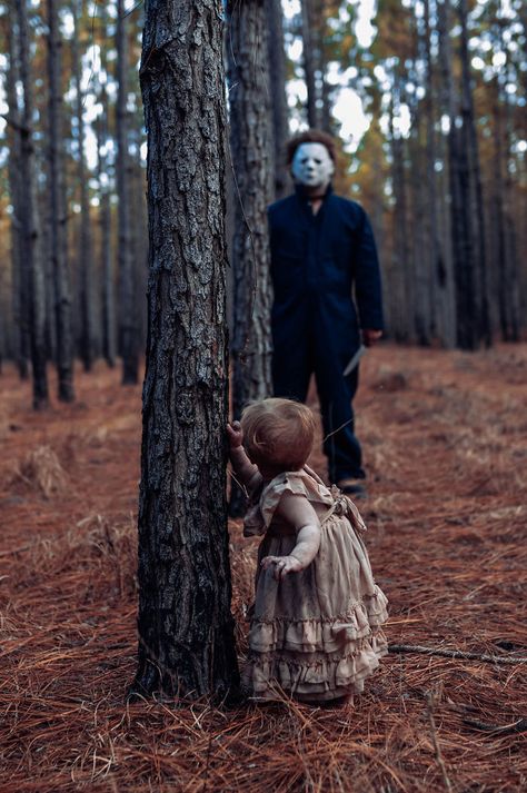 Mom Turns Her Baby Into A Zombie For A Horror Photoshoot And The Kid Absolutely Nails It Michael Myers Photoshoot, Zombie Photo, Terrifying Halloween, Horror Photoshoot, Horror Photography, Cute Zombie, Halloween Photography, Classic Horror Movies, Halloween Photoshoot