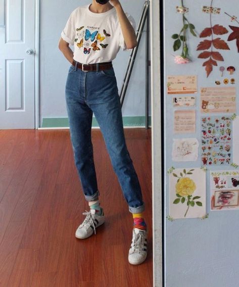 a424ed4bd3a7d6aea720b86d4a360f75 Camp Fashion, Socks Outfit, Sock Outfits, K Fashion, Mode Vintage, Ladies Dress Design, Looks Vintage, College Outfits, Retro Outfits