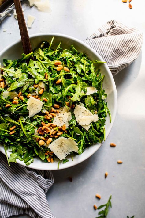 Wondering what the best side dishes to serve with steak are? Here's 50+ flavorful sides to pair with all your favorite steak recipes! Arugula Salad Dressing, Pasta Simple, Red Wine Recipe, Pine Nut Recipes, Salad Art, Easter Dress Toddler, Arugula Recipes, Salads Ideas, Simple Salads