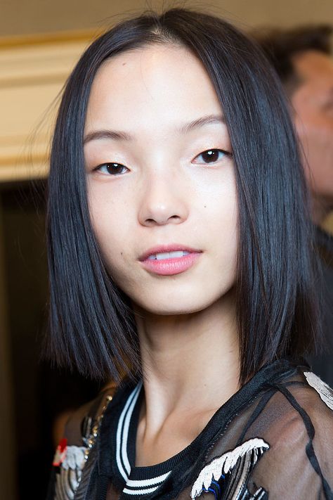 Best Model Beauty Looks | New York Fashion Week Spring 2015 | POPSUGAR Beauty.  Xiao Wen Ju at Ports 1961 Spring 2015 Gisele Hair, Xiao Wen Ju, Model Beauty Secrets, Study Reference, Asian Faces, Average Woman, Natural Beauty Secrets, Elder Sister, Celebrity Beauty Secrets