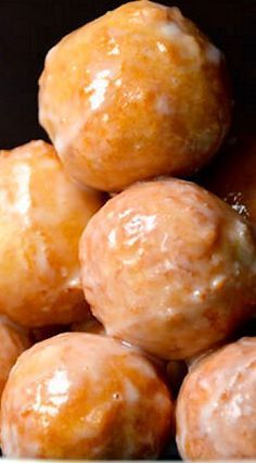 Baked Doughnut Holes, Doughnut Holes Recipe, Donut Hole Recipe Baked, Monkey Bites, Milk Toffee, Donut Hole Recipe, Doughnut Recipes, Recipes Brunch, Doughnut Recipe Easy