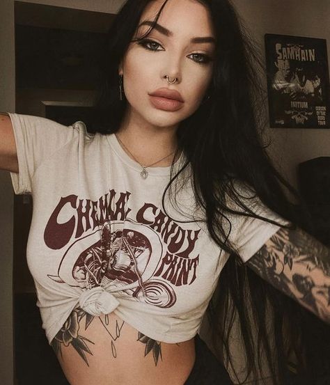 Krista Keehus, Mujeres Tattoo, Gangsta Girl Style, Chica Cool, Dark Queen, Gothic Girl, Tattoed Women, Alt Girls, Aesthetic Grunge Outfit