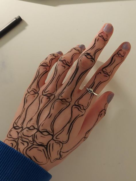 Skeleton Smile Hand Tattoo, Symbols To Draw On Your Hand, Henna Bone Hand, Eye Illusions Drawings, Hand Designs Tattoo, Skeleton Hand Design, Skeleton Hand Paint, Easy Pen Tattoos To Draw On Hand, Tattoo Ideas Male Hand