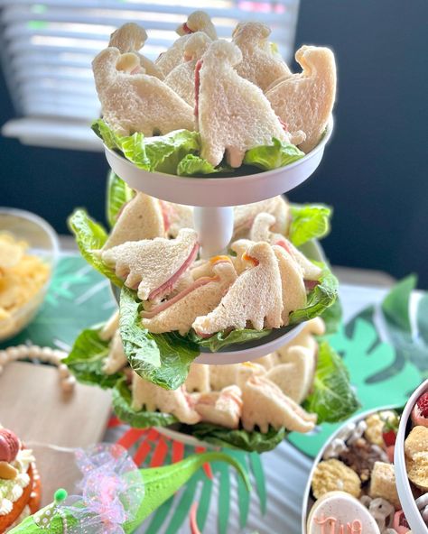 Dinasour Birthday Ideas 2, Dino Snacks For Party, Dino Themed Food Party Ideas, Dino Sandwich, Birthday Sandwiches, Dino Birthday Party Food, Dinosaur Pool Party, Dinosaur Themed Food, Dino Party Food