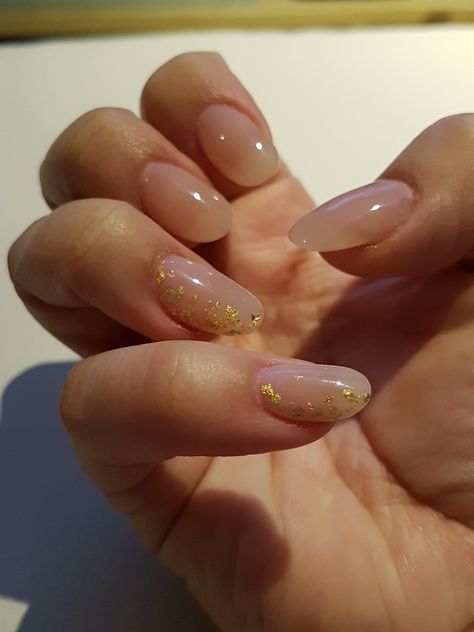 Gold Leaf Art Nails, Almond Nails With Gold Foil, Gold Dip Powder Nails, Gold Neutral Nails, Nude Gold Nails, Gold Leaf Nails, Dip Gel Nails, Classy Gel Nails, Baby Boomers Nails