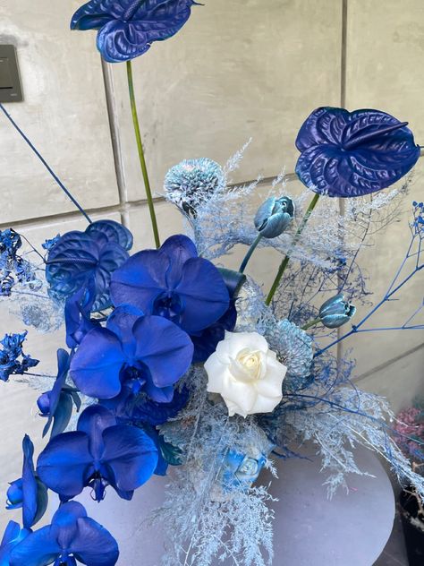 Royal Blue Floral Arrangements, Navy Blue Floral Arrangements, Blue Flowers Arrangements, Blue Anthurium, Nautical Flowers, Asian Wedding Themes, Anthurium Arrangement, Seashell Vase, Event Flower Arrangements