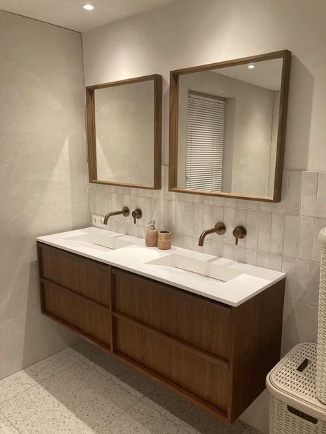 Traditional Bathroom Tile, Drømme Bad, Traditional Bathroom Decor, Modern Glam Living Room, Living Room Redesign, Glam Living Room Decor, Traditional Bathroom Designs, Glam Living, Latest Living Room Designs