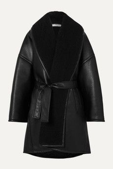 Shearling Coat Outfit, Black Shearling Coat, Demna Gvasalia, Balenciaga Clothing, Oversized Puffer, Work Fits, Faux Leather Coat, Fur Coats, Shearling Coat