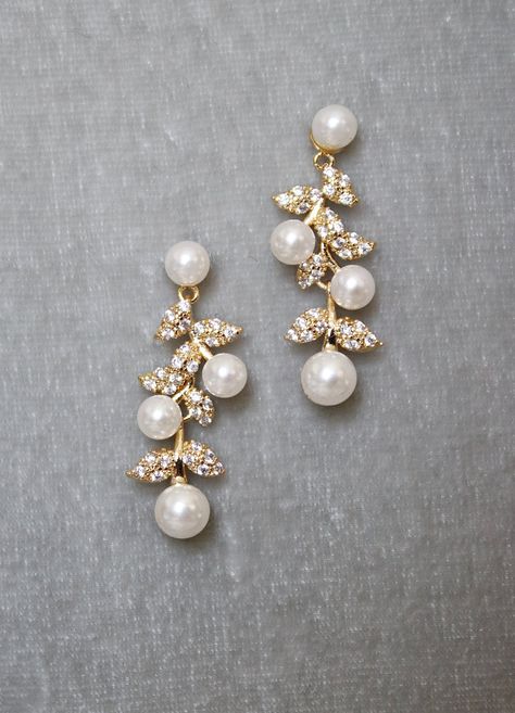 ETTA Simulated Diamond and Pearl Earrings Diamond And Pearl Earrings, Bridal Drop Earrings, After The Wedding, Pearl Tiara, Diamond Tiara, Bridal Earrings Drop, Bride Earrings, Days Gone, Gold Pearl Earrings