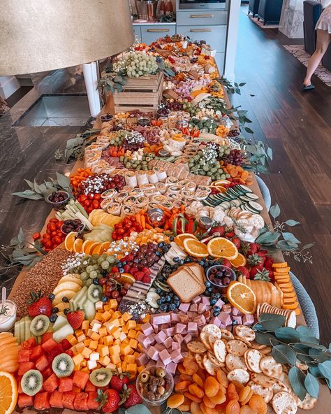 Fancy Snack Table, Table Appetizers For Party, Charcuterie Board Themes Wedding, Woodland Charcuterie Table, Woodland Grazing Table, Huge Charcuterie Table, Charcuterie Tablescape Wedding, Large Charcuterie Board Wedding, Food Spread Table Party Ideas