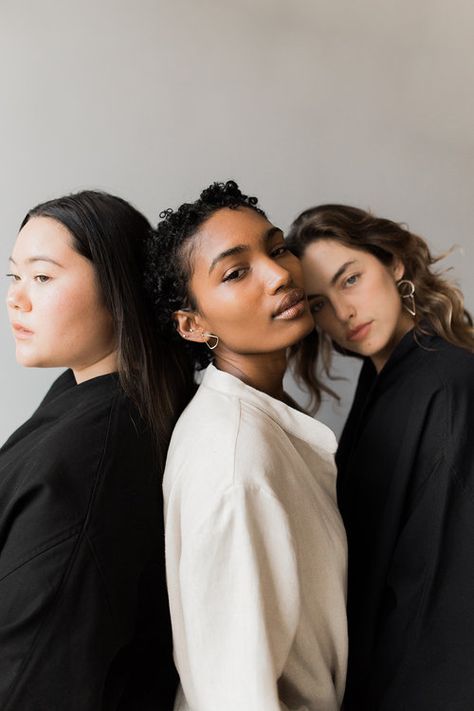 What Is Ethical Fashion? // The Good Trade // #ethicalfashion #sustainablefashion #fairtradefashion #ecofashion #fastfashion #slowfashion Shooting Photo Studio, Visuell Identitet, Mode Editorials, Group Poses, Group Photography, Three Women, Photographie Portrait Inspiration, 짧은 머리, Shooting Photo