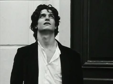 louis garrel The Secret History Aesthetic, Louis Garrel, Man Icon, Human Poses Reference, Severus Snape, Human Poses, The Secret History, Pics Art, Pretty Men