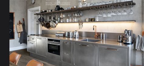 Professional Kitchen At Home, Kitchen Plinth, Renovation Kitchen, Industrial Kitchen Design, Industrial Style Kitchen, Stainless Kitchen, Classic Kitchen, Kitchen Models, Industrial Kitchen