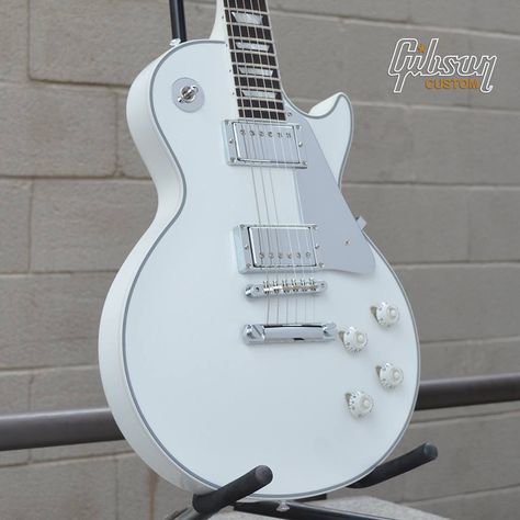 All white Gibson Les Paul. Gorgeous. Music Guitar Art, Guitar Projects, Studio House, Trendy Music, Best Guitar Players, Guitar Photos, Les Paul Guitars, Gibson Guitar, Gibson Custom Shop