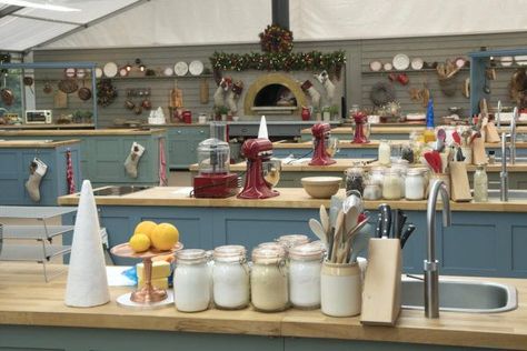 All your friends are right: You need to start watching “The Great British Baking Show” The Great British Baking Show, Great British Baking Show, British Baking Show, 90th Birthday Cakes, Baking Classes, British Bake Off, British Baking, No Bake Brownies, Great British Bake Off